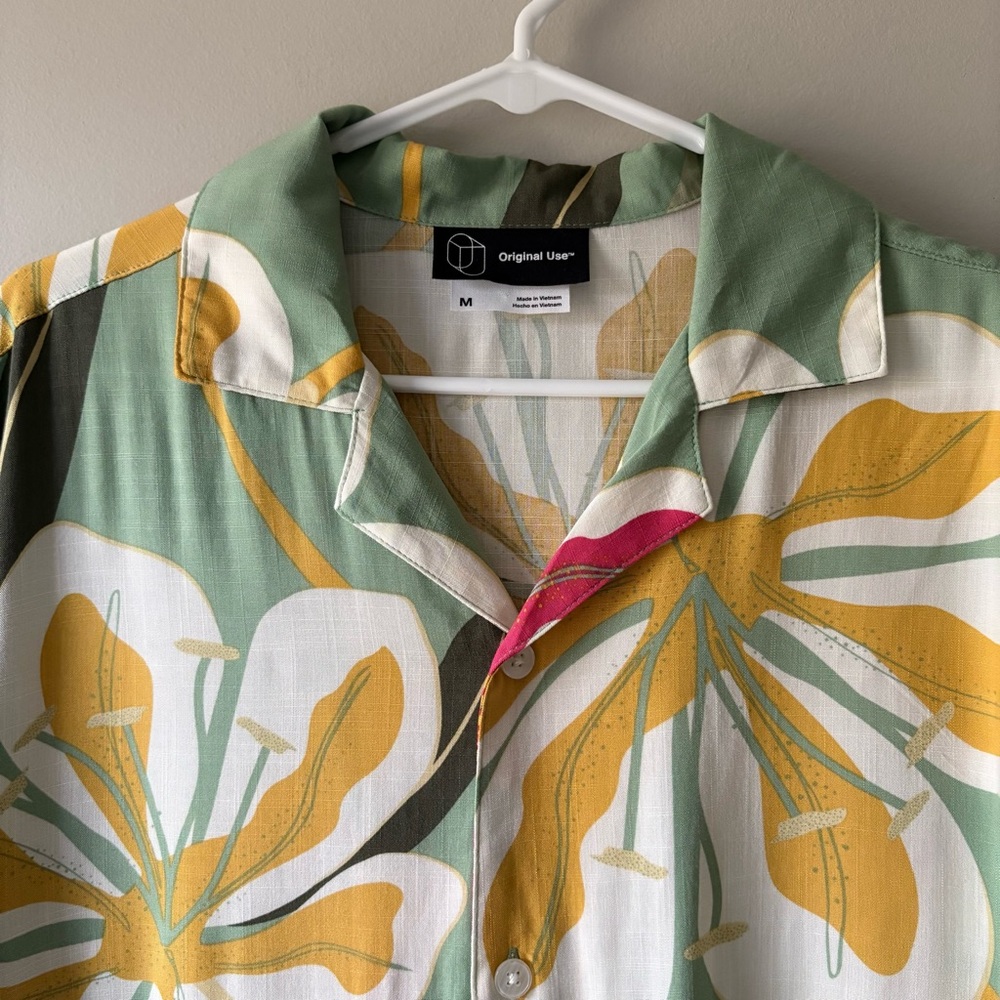 Hawaiian Floral Print Short-Sleeve Shirt Island Vacation Men’s Medium 100% Rayon